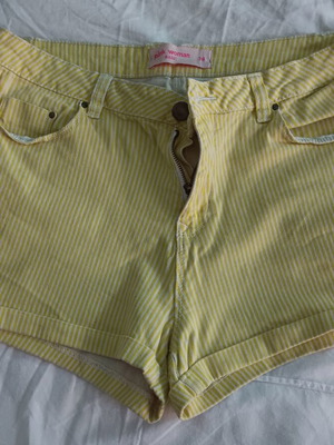 Pink Woman shorts small, like new, white and yellow