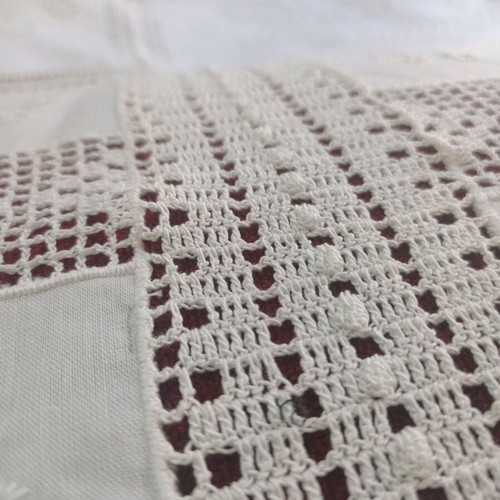Tablecloth with cutwork hand motifs joined by lace new 1.40x1.40