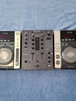 Pioneer CDJ200 players and DJM-400 mixer