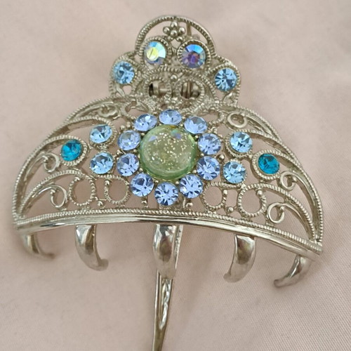 Metal hair clip vintage style with blue rhinestones like new