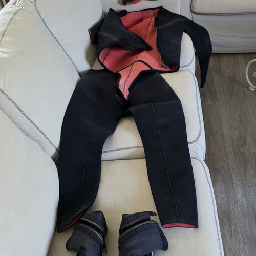 Diving suit used, medium size for 65-75 kg and 1.75 m height