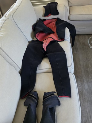 Diving suit used, medium size for 65-75 kg and 1.75 m height