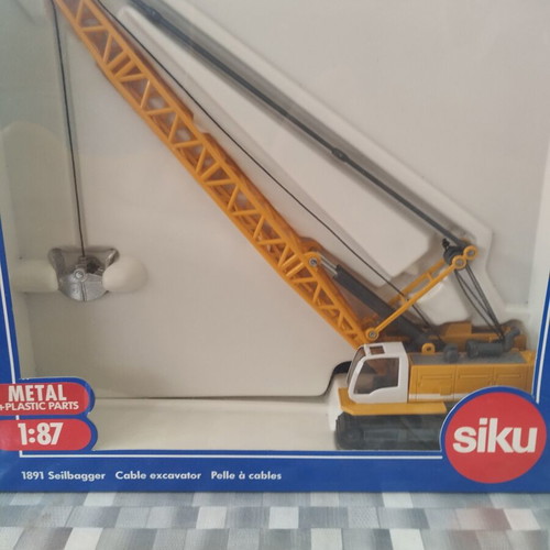 HO Scale Crane and Trucks new for model layout or static modeling