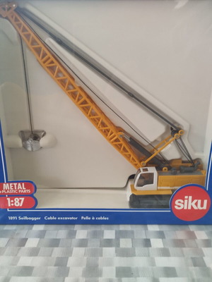 HO Scale Crane and Trucks new for model layout or static modeling