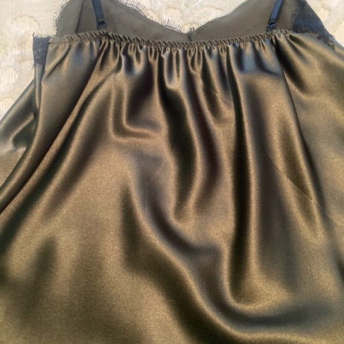 Satin top used one size oil color