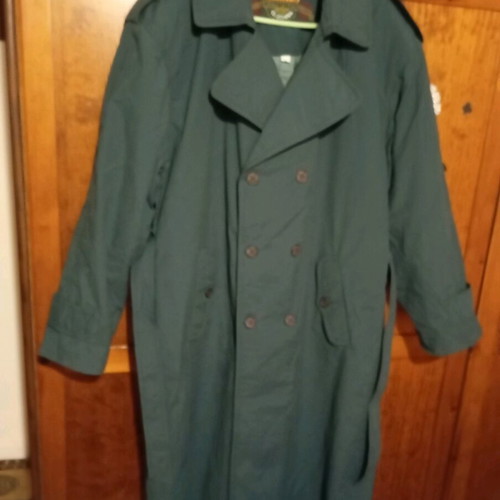 Trench coat men's green size L like new