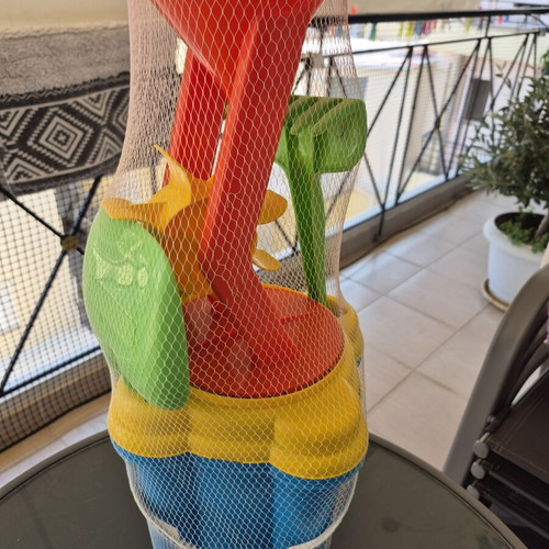 Beach Bucket Set like new with accessories