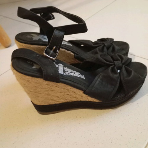 A To Z Greek sandals used, black, size 37