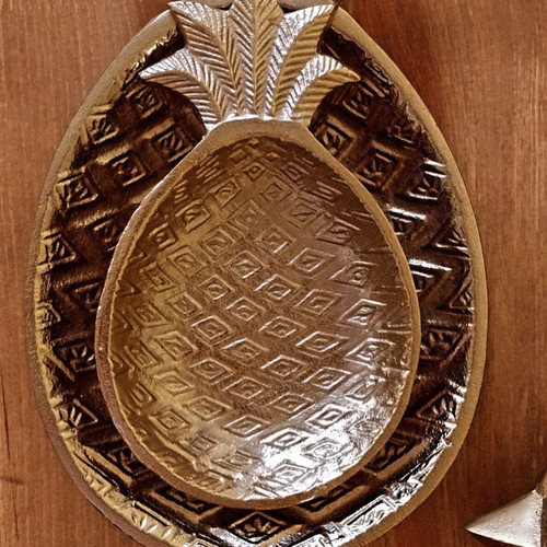 Table platters in pineapple shape, new, large and small