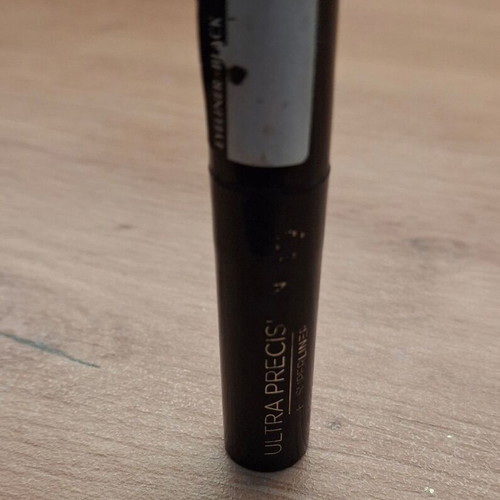 Black liquid eyeliner