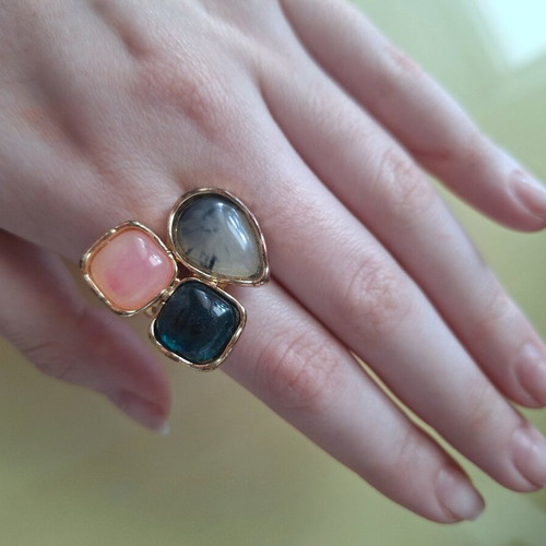 Gold ring with multicolored stones like new