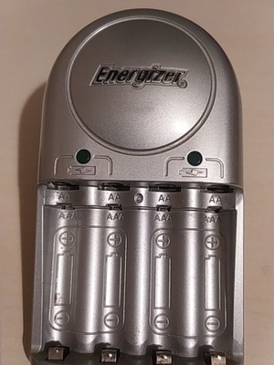Φορτιστής Energizer για μπαταρίες σαν καινούργιο