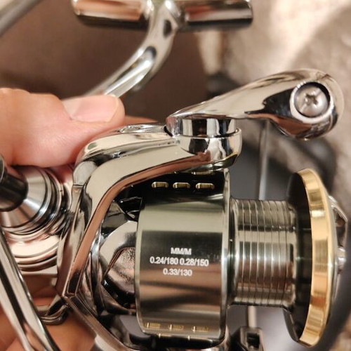 Fishing reel 3000 new, suitable for spinning and casting