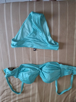 Bluepoint women's bikini set with removable straps and padding, like new, turquoise