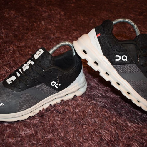 On Cloudrunner Men Size 42 used black and white sports shoes