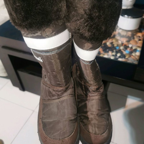 Snow boots with fur like new, size 40, brown