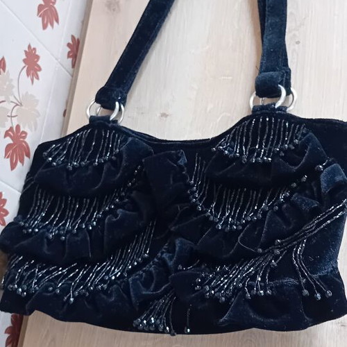 Bag with fringes shoulder black like new, inner lining