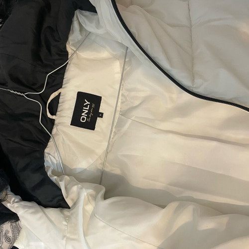 Puffer warm jacket Only used, size M, black and white