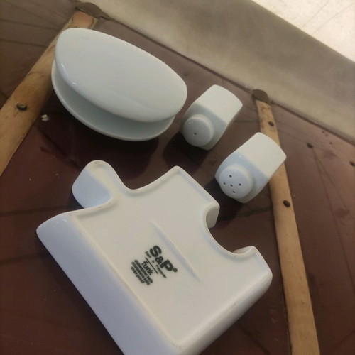 Set of four kitchen items new condition