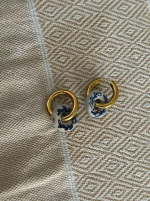 Steel earrings new, pair