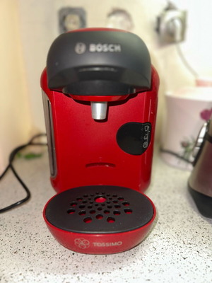 Bosch Tassimo coffee maker red like new