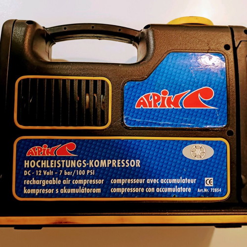Electric car pump and flashlight 12V used, air compressor
