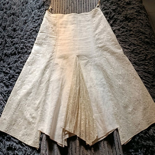 Skirt new size L with unique design and high-quality fabric