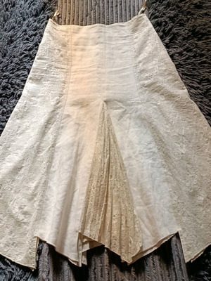 Skirt new size L with unique design and high-quality fabric