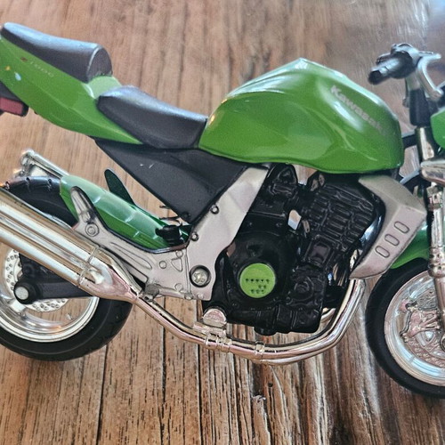 Kawasaki Z1000 model motorcycle like new