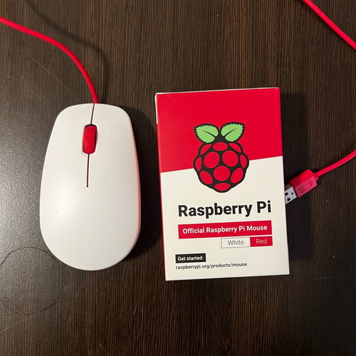 Raspberry PI-400 8GB like new with original mouse and power supply