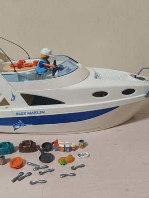 Playmobil boat used, ideal for water play