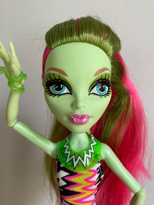 Monster High Venus McFlytrap doll 2012 Swim Class used