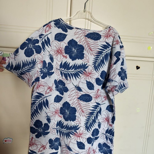 A-Style White Floral Airy Short-Sleeve Blouse like new, size M