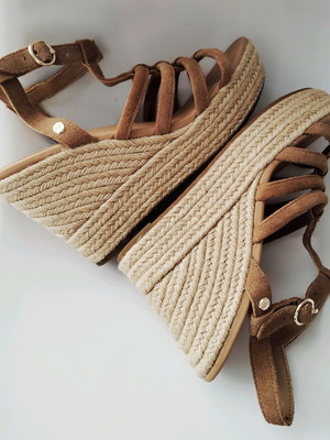 Σουεντ πλατφόρμες UGG Cressida μπεζ σαν καινούργιες, νούμερο 38
