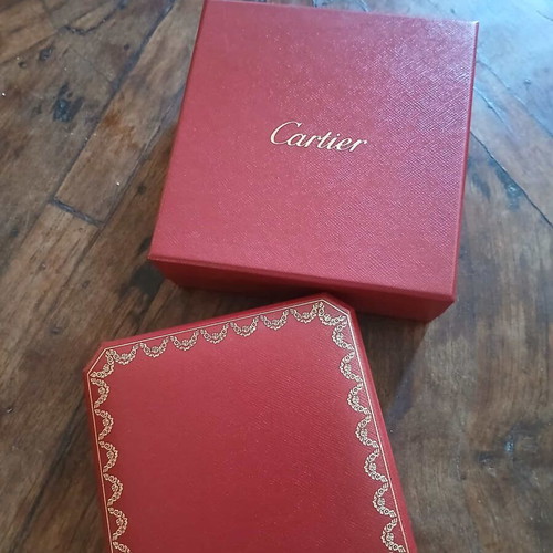 Cartier necklace box like new