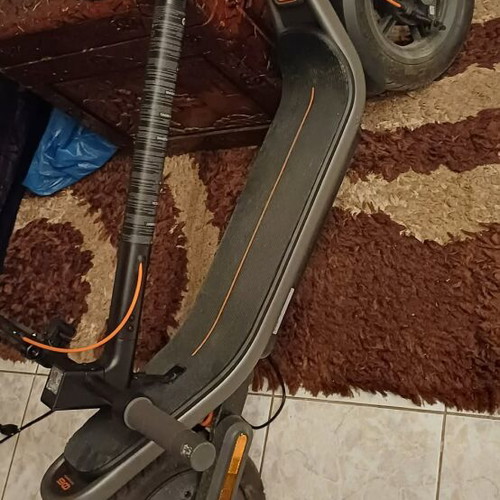 Xiaomi Scooter 6 like new with lock and charger