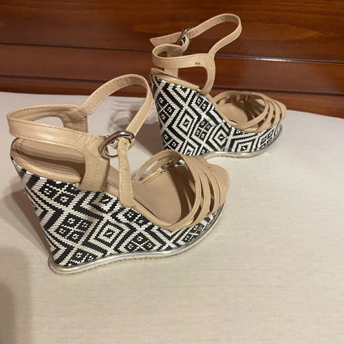 Platform sandals used, beige with black and white pattern, size 37