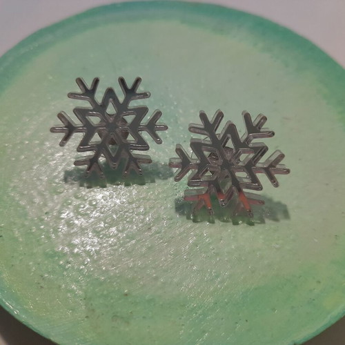 Stud earrings like new