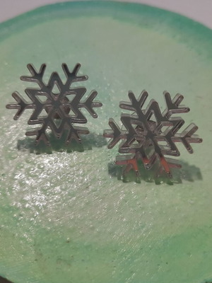 Stud earrings like new
