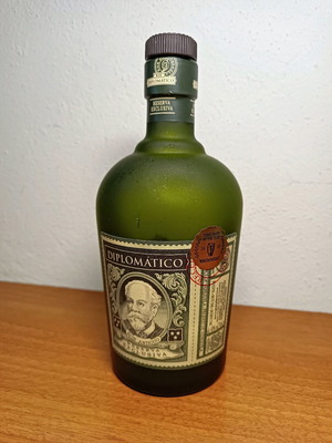 Φιάλη Diplomático Reserva Exclusiva Rum μεταχειρισμένη, κενή 70cl