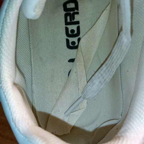 Women's white athletic shoes No40 like new with embroidery