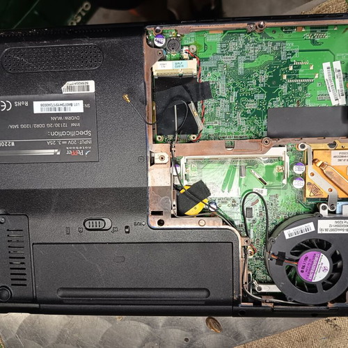 Pepper notebook w220r used for spare parts, not working