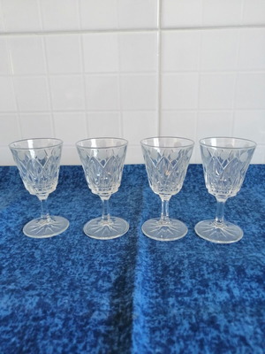 Harlequin crystal liqueur glasses set of 4 like new