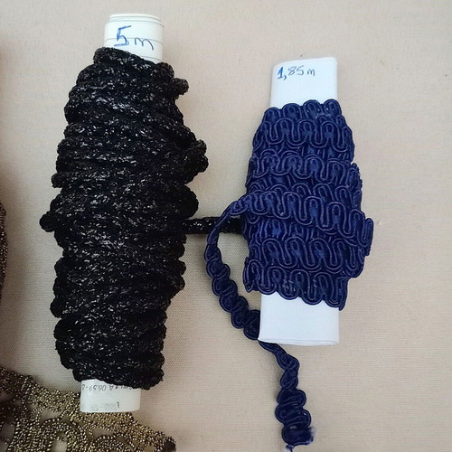 Ribbons, braids and cords like new, total 32.20 meters