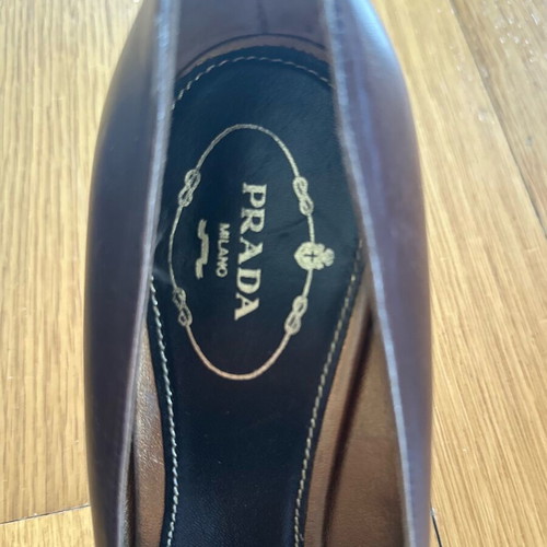 Prada brown leather heels like new with embellishments