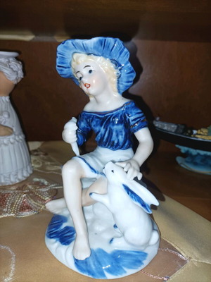 Porcelain decorative figurine like new with romantic vintage style