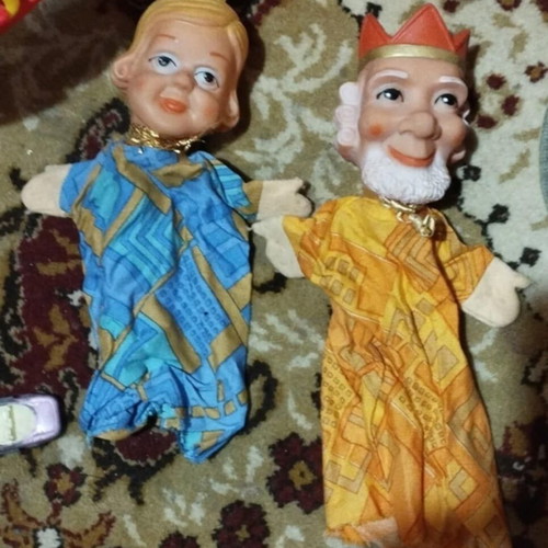 Vintage king and queen puppet dolls set of 2 in like new condition