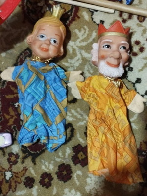 Vintage king and queen puppet dolls set of 2 in like new condition