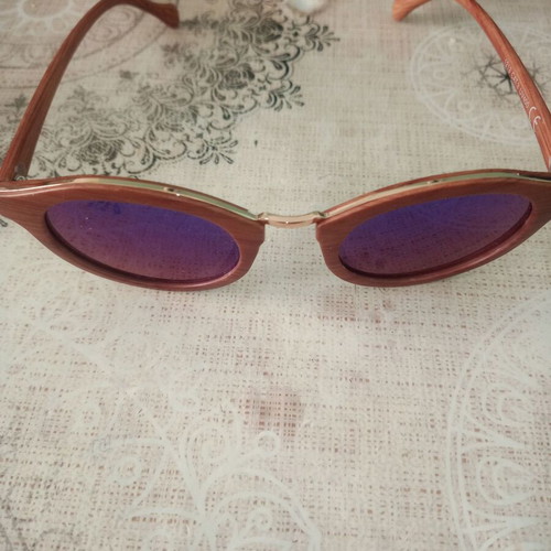 Sunglasses set of 2 like new, mirror lenses, folding and wooden frame