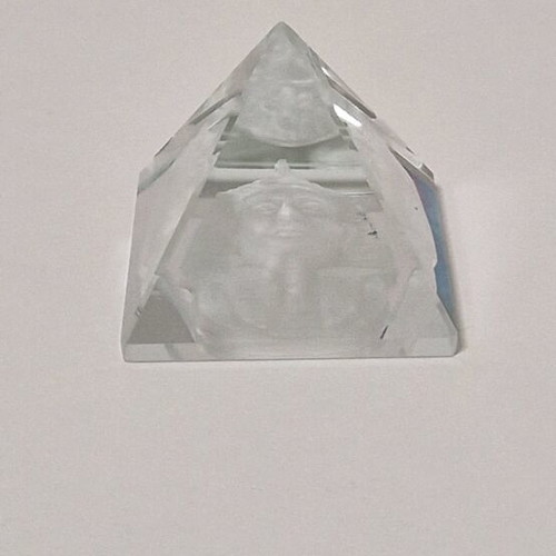 Crystal pyramid with 3D Pharaoh figure new